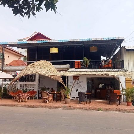 Nomad Guesthouse Krâchéh Zewnętrze zdjęcie