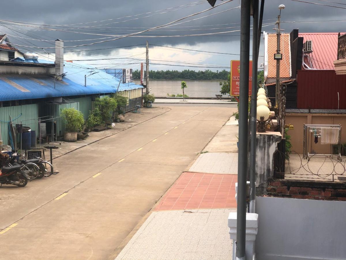 Nomad Guesthouse Krâchéh Zewnętrze zdjęcie