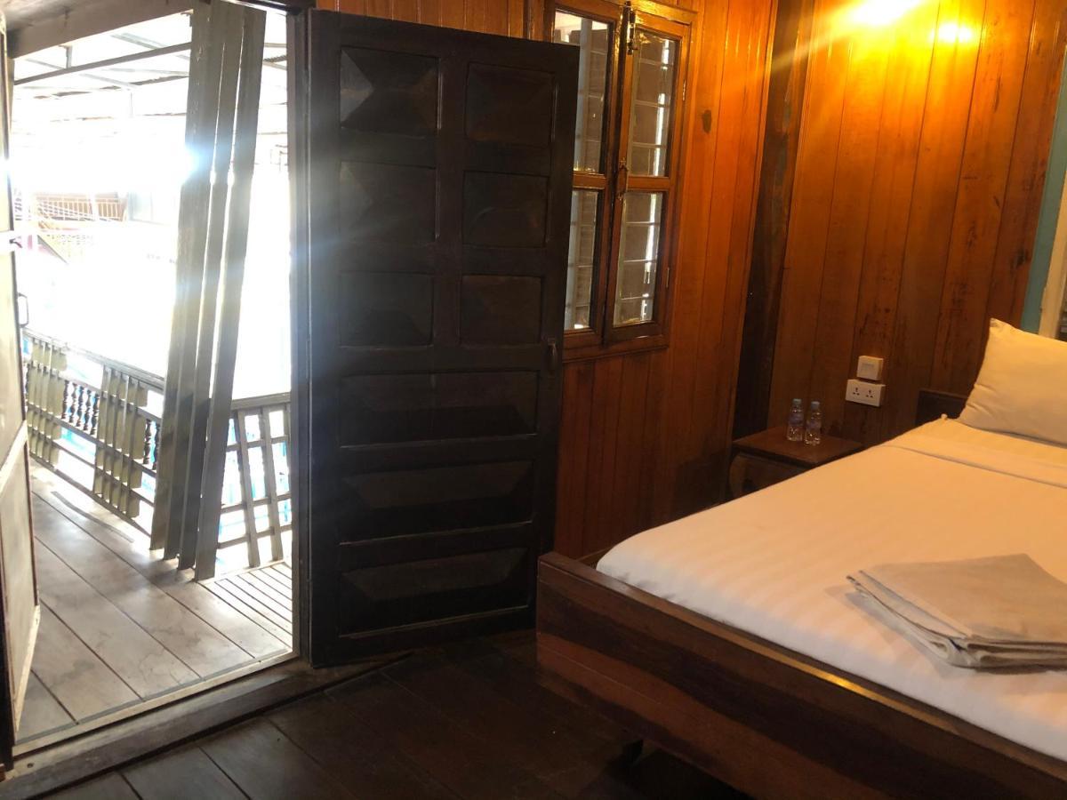 Nomad Guesthouse Krâchéh Zewnętrze zdjęcie