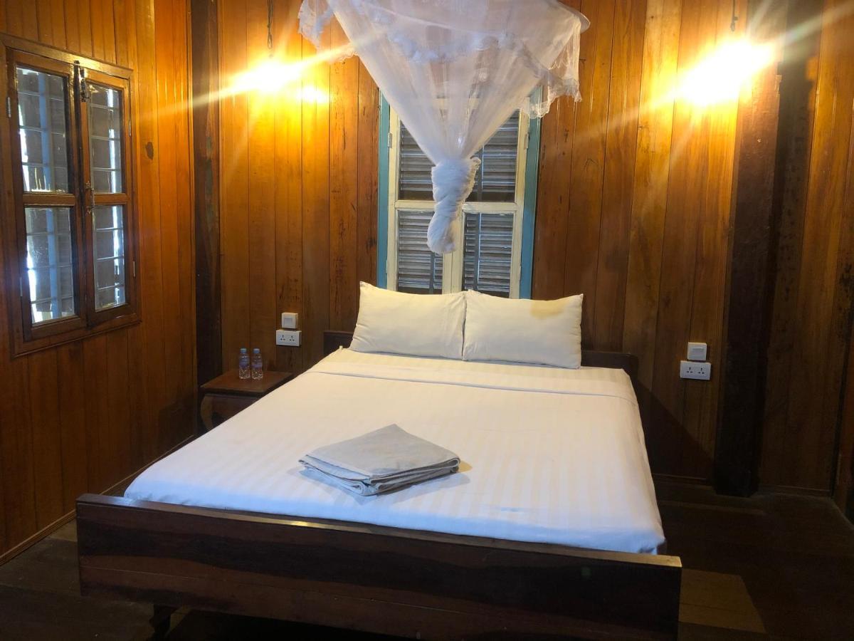 Nomad Guesthouse Krâchéh Zewnętrze zdjęcie