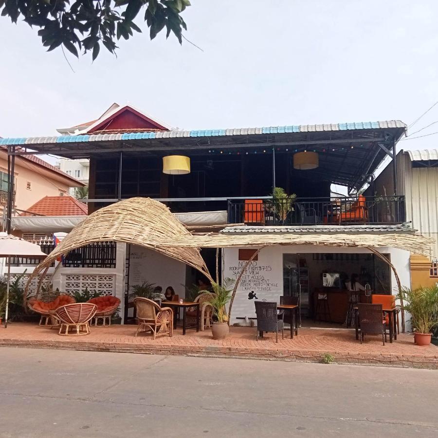 Nomad Guesthouse Krâchéh Zewnętrze zdjęcie